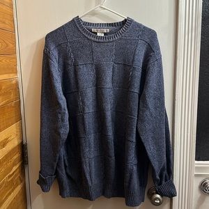 Last chance: Cozy crew neck heathered blue knit sweater with checkered pattern